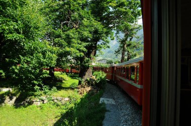 İsviçre: Temmuz 2012, İsviçre dağ treni Bernina Express Tirano St. Moritz için