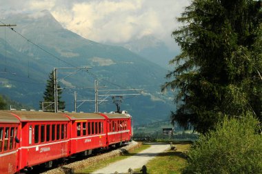 İsviçre: Temmuz 2012, İsviçre dağ treni Bernina Express Tirano St. Moritz için