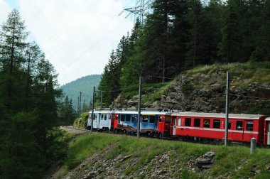 İsviçre: Temmuz 2012, İsviçre dağ treni Bernina Express Tirano St. Moritz için