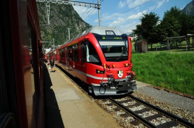 İsviçre: Temmuz 2012, İsviçre dağ treni Bernina Express Tirano St. Moritz için