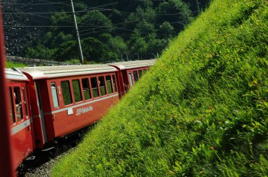 İsviçre: Temmuz 2012, İsviçre dağ treni Bernina Express Tirano St. Moritz için