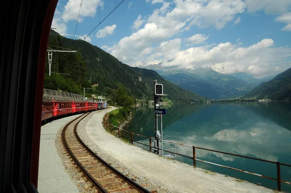 Švýcarsko Červenec 2012 Švýcarský Horský Vlak Bernina Express Tirano Moritz — Stock fotografie