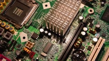 Florence, 18 Ağustos 2018: closeup elektronik pc anakart üzerinde. 4 k Uhd Video. Nikon D500