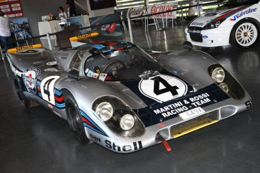 21 Nisan 2018: Porsche 917 K 1971 Martini Elford yarış / Larousse Motor efsane Festivali 2018 Imola, İtalya'da devre.