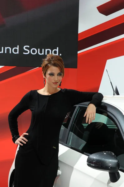 Bologna Italië December 2010 Mooie Gastvrouw Poses Audi Stand Motor — Stockfoto