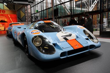 Bologna, İtalya - 2 Aralık 2010: Bologna Motor Show'da sergilenen Porsche 917 Körfez Le Mans 24 saat. İtalya