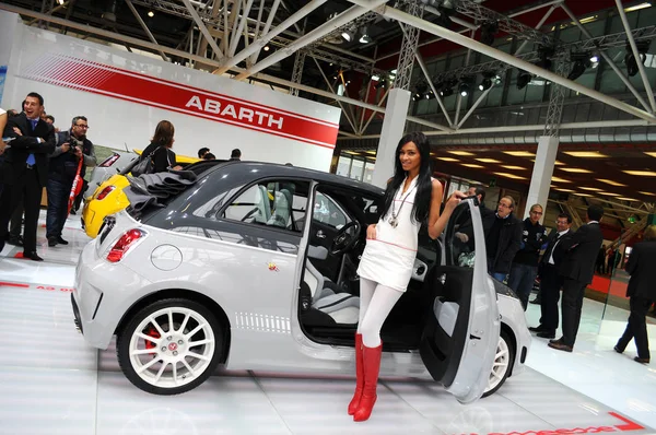 Bologna Italië December 2010 Mooie Gastvrouw Poses Abarth Stand Motor — Stockfoto