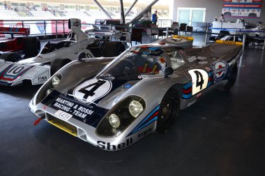 21 Nisan 2018: Porsche 917 K 1971 Martini Elford yarış / Larousse Motor efsane Festivali 2018 Imola, İtalya'da devre.