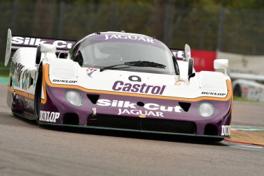 Imola klasik 26 Ekim 2018: Jaguar Le Mans prototip Xjr11 yıl 1989 ipek Cut üniforma Yvan Vercoutere ve Alex Mueller tarafından İtalya Imola Circuit antrenman sırasında tahrik,.