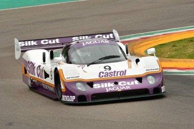 Imola klasik 26 Ekim 2018: Jaguar Le Mans prototip Xjr11 yıl 1989 ipek Cut üniforma Yvan Vercoutere ve Alex Mueller tarafından İtalya Imola Circuit antrenman sırasında tahrik,.