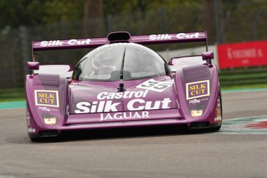 Imola klasik 26 Ekim 2018: Jaguar Le Mans prototip Xjr14 1991 ipek Cut üniforma Warwick Brabham Grard Lopez ve Vincent Radermecker tarafından İtalya Imola Circuit antrenman sırasında tahrik ex.