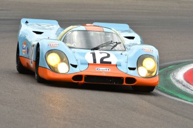 Imola klasik 26 Ekim 2018: Porsche 917 1970 Körfez üniforma Attwood/Elford Claudio Roddaro tarafından alıştırma oturumu sırasında Imola Circuit, İtalya üzerinde tahrik ex.