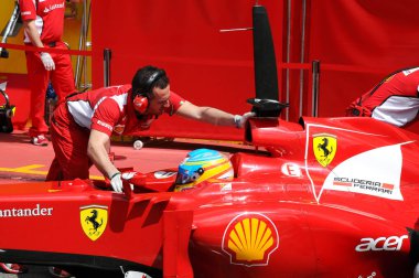 Ferrari F1 takımından Fernando Alonso İtalya 'daki Mugello Pisti' nde Formula 1 Takım Günleri 'nde yarışıyor..