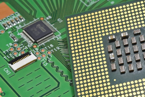 Primer Plano Del Chip Cpu Sobre Circuito Electrónico — Foto de Stock