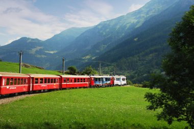 İsviçre: Temmuz 2012, İsviçre dağ treni Bernina Express Tirano St. Moritz için