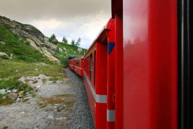 İsviçre, Temmuz 2012: İsviçre dağ treni Bernina Express Tirano St. Moritz için