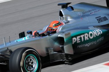 MUGELLO, İtalya - Mayıs 2012: Mercedes F1 takımından Michael Schumacher, Mugello pistinde Formula 1 Takım Günleri 'nde yarışıyor..