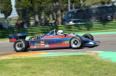 21 Nisan 2018: Brooks, Steve Motor efsane Festivali 2018 İtalya Imola pistinde sırasında tarihi F1 otomobil Lotus 81 ile çalıştırmak Gb.