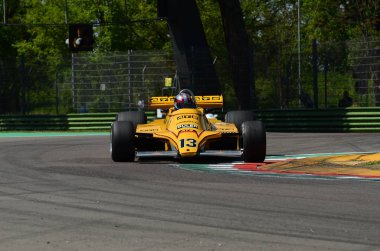 21 Nisan 2018: O'Connell, Martin Gb çalıştırın tarihi 1980 F1 araba Ats D4 ile Motor efsane Festivali 2018 İtalya Imola pistinde sırasında.