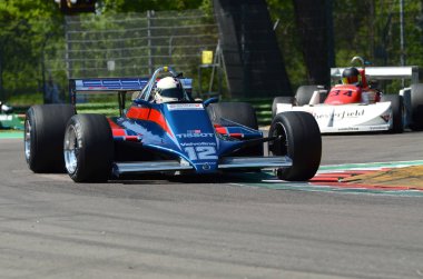 21 Nisan 2018: Brooks, Steve Motor efsane Festivali 2018 İtalya Imola pistinde sırasında tarihi F1 otomobil Lotus 81 ile çalıştırmak Gb.