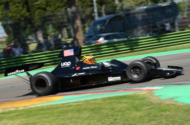 21 Nisan 2018: Frieser, Keith Ca çalıştırın tarihi 1973 F1 araba gölge Dn1 ile Motor efsane Festivali 2018 İtalya Imola pistinde sırasında.