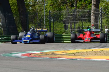 21 Nisan 2018: Baudoin, Michel Fr çalıştırın tarihi 1978 F1 araba Hesketh 308e ile Motor efsane Festivali 2018 İtalya Imola pistinde sırasında.