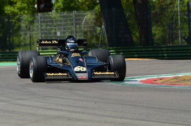 21 Nisan 2018: Kaneko, Takuzo Jp Çalıştır ile tarihi F1 araba Lotus 78 Mario Andretti ex / sırasında F1 Gp tarihi Motor efsane Festivali 2018 yılında İtalya Imola Circuit, Gunnar Nilsson.