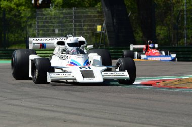 21 Nisan 2018: Wright, Jason ortalık kan gölüne dönüşecek tarihi F1 araba gölge Dn8 ile Motor efsane Festivali 2018 İtalya Imola pistinde sırasında.