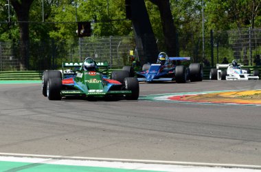 21 Nisan 2018: Uknown çalıştırmak ile tarihi F1 araba Lotus 80 Mario Andretti ex / Carlos Reutemann sırasında F1 Gp tarihi, Motor efsane Festivali 2018 yılında İtalya Imola Circuit.