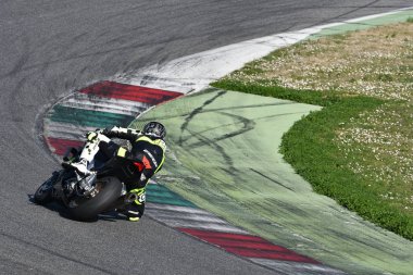 Mugello-Italya, 23 Mart: Andrea Iannone eylem sırasında Aprilia gün 2019 Italya 'da Mugello Circuit