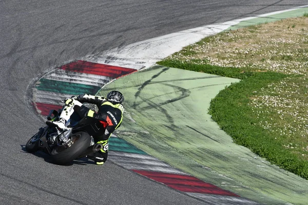 Mugello-Italya, 23 Mart: Andrea Iannone eylem sırasında Aprilia gün 2019 Italya 'da Mugello Circuit