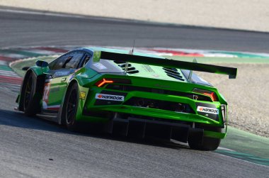 İtalya - 29 Mart, 2019: Lamborghini Huracn Gt3 2018 Imperiale yarış boyunca 12 h Mugello devre de Hankook yarış eylem Vito Postiglione/Kikko Galbiati/Jaromir Jirik tarafından tahrik takım. İtalya.