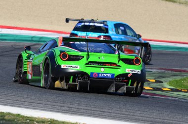 İtalya - 29 Mart, 2019: Ferrari 488 Gt3 Rinaldi yarış eylem 12 h Mugello devre de Hankook yarış sırasında Pierre Ehret/Rory Penttinen/Martin Berry/Florian Scholze tarafından tahrik takım.