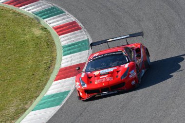 İtalya 29 Mart, 2019: Ferrari 488 Gt3 of Bohemia enerji yarışı Scuderia Praha Çek Cumhuriyeti eylem 12 h Mugello devre de Hankook yarış sırasında Ji Psak/Josef Kral/Matteo Malucelli tarafından tahrik ekibi ile.