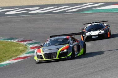 İtalya-29 Mart, 2019: Audi R8 LMS 2018 hız Lover Belçika ekibi tarafından Driven Dominique Bastien/Jimmy de Breucker eylem sırasında 12 h Hankook yarışı Mugello Circuit.