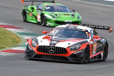 İtalya - 29 Mart, 2019: Mercedes-Amg Gt3 Yunanistan'dan IDEC spor yarış Fransa takımı 12 h Mugello devre de Hankook yarış sırasında eylem Patrice Lafargue/Paul Lafargue/Dimitri Enjalbert tarafından tahrik.