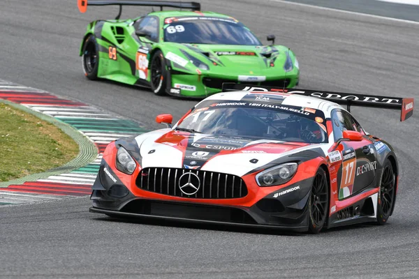 İtalya - 29 Mart, 2019: Mercedes-Amg Gt3 Yunanistan'dan IDEC spor yarış Fransa takımı 12 h Mugello devre de Hankook yarış sırasında eylem Patrice Lafargue/Paul Lafargue/Dimitri Enjalbert tarafından tahrik.