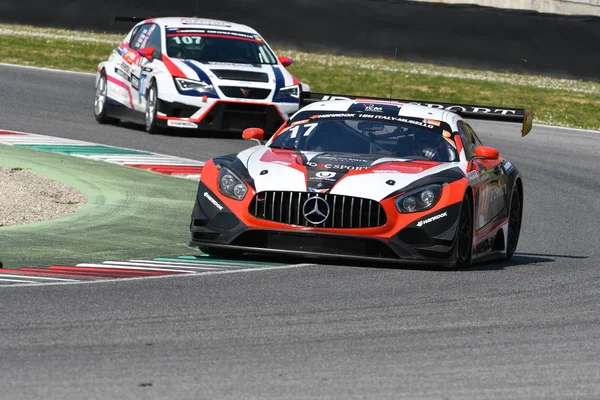 İtalya - 29 Mart, 2019: Mercedes-Amg Gt3 Yunanistan'dan IDEC spor yarış Fransa takımı 12 h Mugello devre de Hankook yarış sırasında eylem Patrice Lafargue/Paul Lafargue/Dimitri Enjalbert tarafından tahrik.
