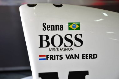 Imola, 27 Nisan 2019: Tarihi 1990 F1 Mclaren Mp4-5b ex Ayrton Senna - Gerhard Berger İtalya'daki Imola Pisti'nde Minardi Historic Day 2019 sırasında kutuda.