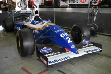 Imola, 27 Nisan 2019: Tarihi 1994 F1 Williams Fw16 ex Ayrton Senna - Damon Hill Minardi Tarihi Günü sırasında kutusunda 2019 Imola Circuit