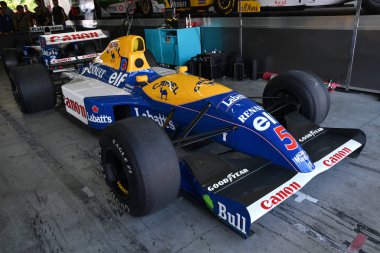 Imola, 27 Nisan 2019: Tarihi 1992 F1 Williams Fw14b ex Riccardo Patrese - Nigel Mansell İtalya'da Imola Circuit'te Minardi Historic Day 2019 sırasında kutuda.