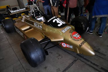 Imola, 27 Nisan 2019: Tarihi F1 Arrows A3 1980 ex Jochen Mass İtalya'da Imola Circuit'te Minardi Historic Day 2018 sırasında kutuda.