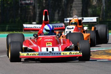 Imola, 27 Nisan 2019: Tarihi 1974 Ferrari F1 Car model 312b3 eski Clay Regazzoni - Niki Lauda İtalya'da Imola Circuit Minardi Historic Day 2019 sırasında eylem bilinmeyen tarafından tahrik.