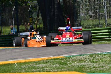 Imola, 27 Nisan 2019: Tarihi 1974 Ferrari F1 Car model 312b3 eski Clay Regazzoni - Niki Lauda İtalya'da Imola Circuit Minardi Historic Day 2019 sırasında eylem bilinmeyen tarafından tahrik.