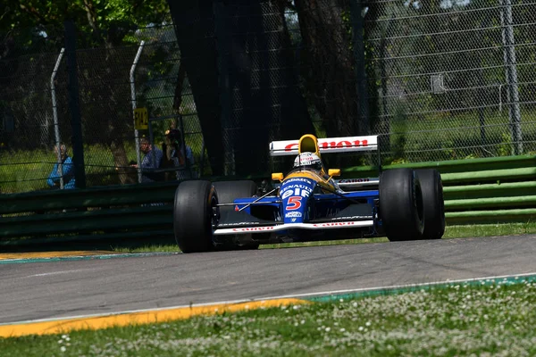 Imola, 27 Nisan 2019: Tarihi 1992 F1 Williams Fw14b ex Riccardo Patrese - Nigel Mansell Riccardo Patrese tarafından Minardi Tarihi Günü sırasında tahrik 2019 İtalya Imola Circuit.