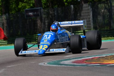 Imola, 27 Nisan 2019: Tarihi 1983 Osella Fa1e Alfa Romeo F1 Minardi Tarihi Günü sırasında bilinmeyen tarafından tahrik 2019 İtalya'da Imola Circuit içine.