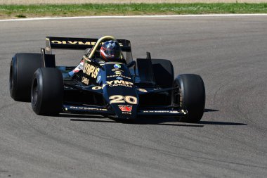 Imola, 27 Nisan 2019: Tarihi Formula 1 Wolf Wr8 1979 eski James Hunt İtalya'da Imola Circuit Minardi Historic Day 2019 sırasında eylem bilinmeyen tarafından tahrik.