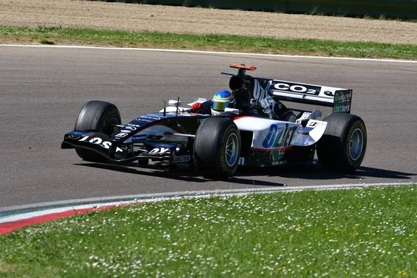 伊莫拉 2019年4月27日 历史2000年代米纳尔迪F1车型Ps05驾驶未知在行动在米纳尔迪历史日2019年进入意大利的伊莫拉赛道 — 图库照片
