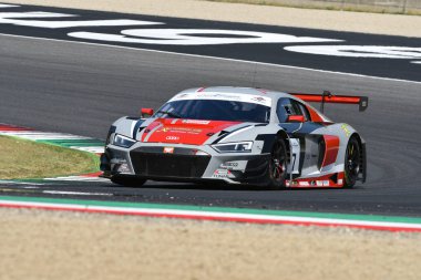 Mugello Circuit, Italya-19 Temmuz 2019: Audi R8 LMS Audi Sport Italia takım Andrea Fontana ve Pierre Kaffer tarafından Driven, muhbir Gran Turismo Sprint uygulaması sırasında Mugello Circuit.