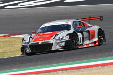 Mugello Circuit, Italya-19 Temmuz 2019: Audi R8 LMS Audi Sport Italia takım Andrea Fontana ve Pierre Kaffer tarafından Driven, muhbir Gran Turismo Sprint uygulaması sırasında Mugello Circuit.